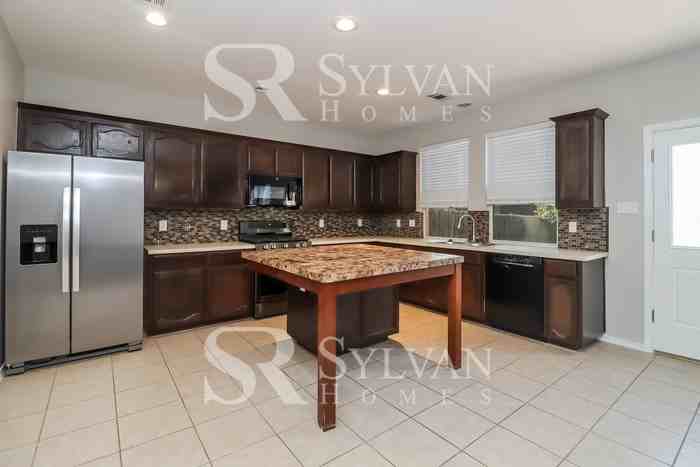 3932 Old Richwood Ln - Photo 4 of 16