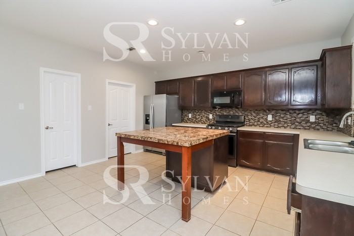 3932 Old Richwood Ln - Photo 6 of 16