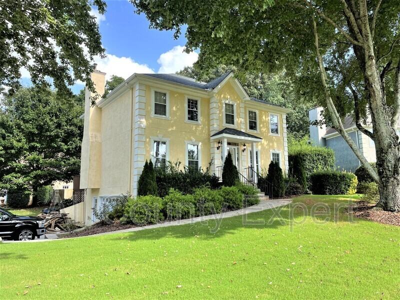 2470 Valentines Ct - Photo 2 of 23