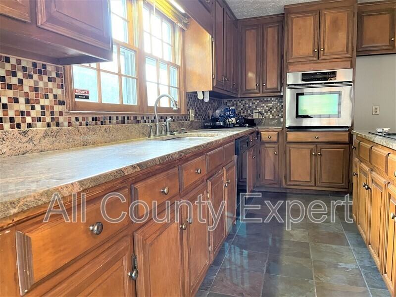 2470 Valentines Ct - Photo 6 of 23