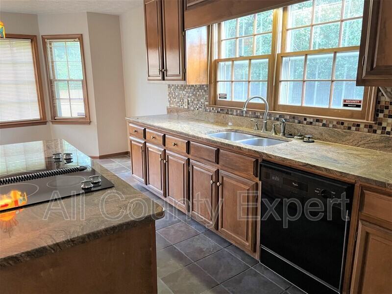 2470 Valentines Ct - Photo 7 of 23