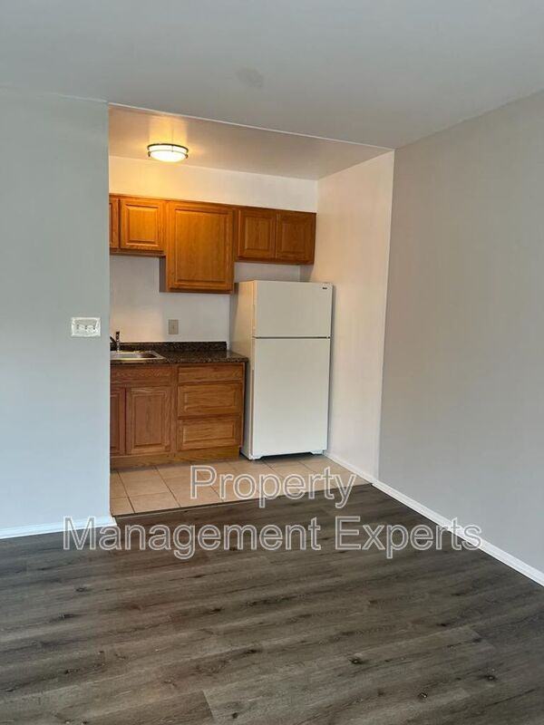 2330 - Photo 3 of 16