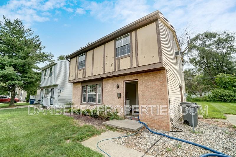 1006 Ranch Dr - Photo 3 of 24