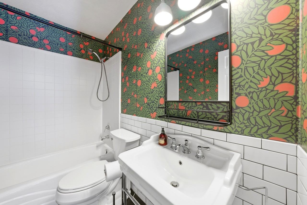 574 N Pugsley St #1 - Photo 4 of 39