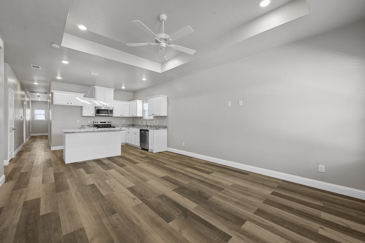 3110 St John - B #B - Photo 2 of 18
