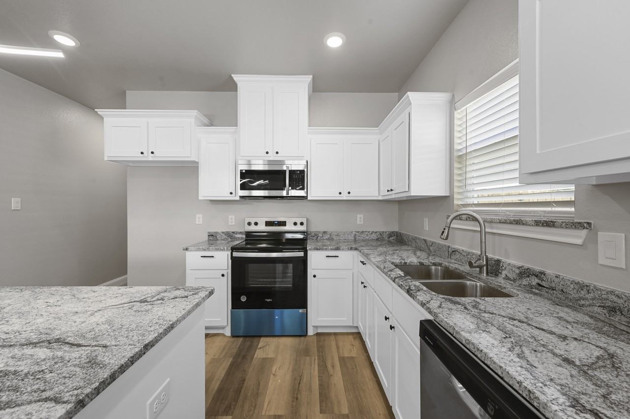3110 St John - B #B - Photo 5 of 18