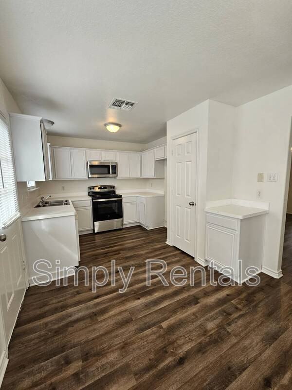 1415 Morse St - Photo 4 of 12