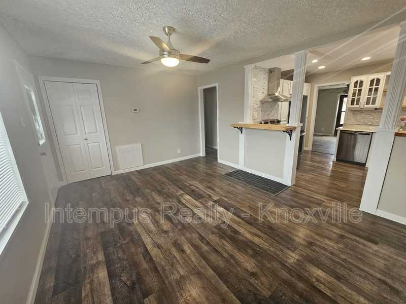 424 E Moody Ave - Photo 3 of 24