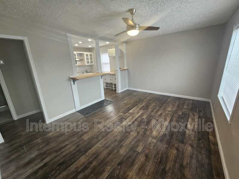 424 E Moody Ave - Photo 4 of 24