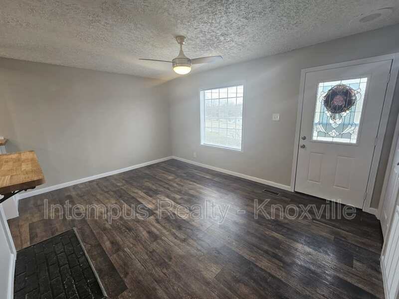 424 E Moody Ave - Photo 5 of 24