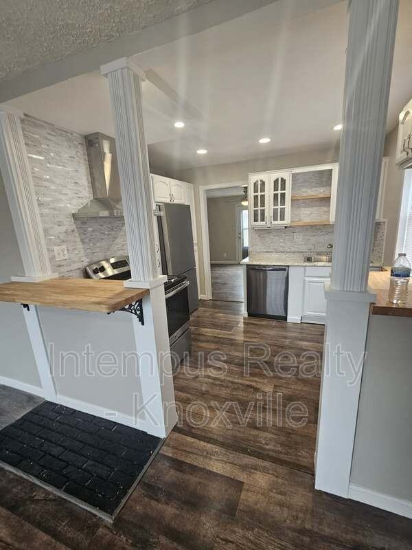 424 E Moody Ave - Photo 6 of 24