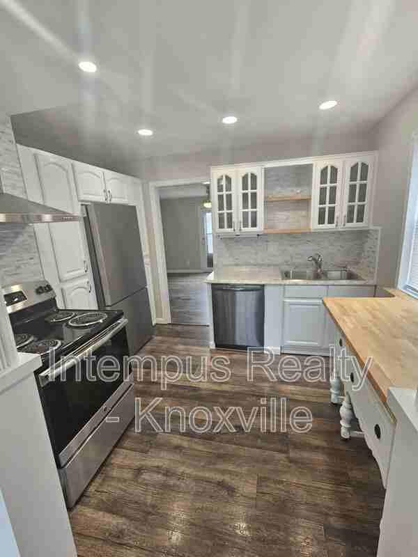 424 E Moody Ave - Photo 7 of 24