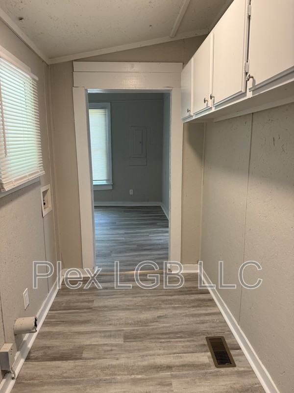 407 Colquitt St - Photo 4 of 7