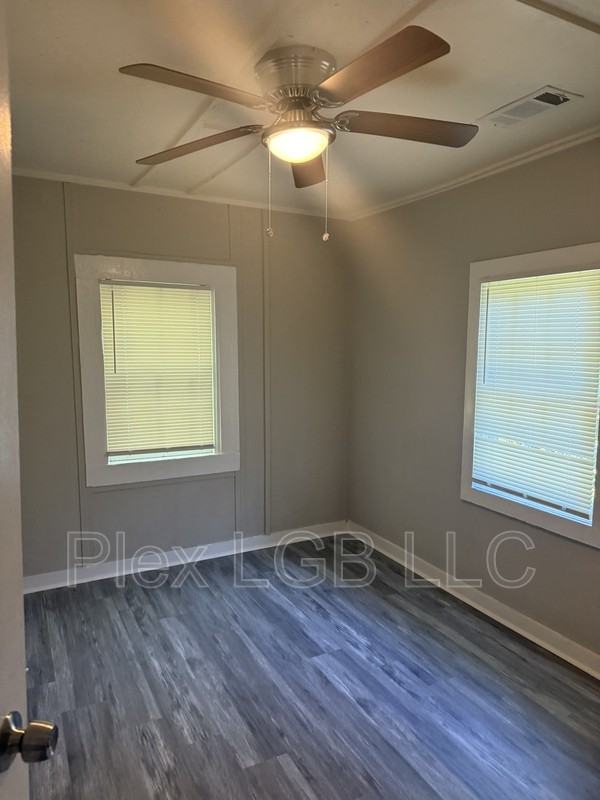 322 Daniel St - Photo 4 of 7