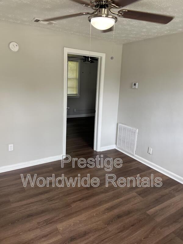 483 Harold St - Photo 2 of 10