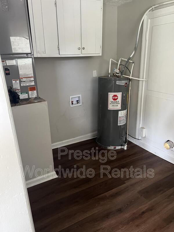 483 Harold St - Photo 3 of 10