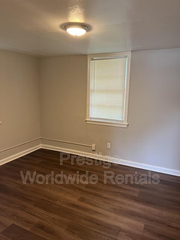 483 Harold St - Photo 6 of 10