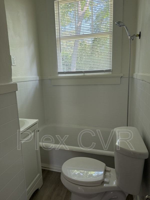 2711 Pecan St - Photo 2 of 8