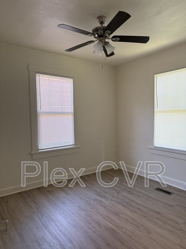 2711 Pecan St - Photo 3 of 8