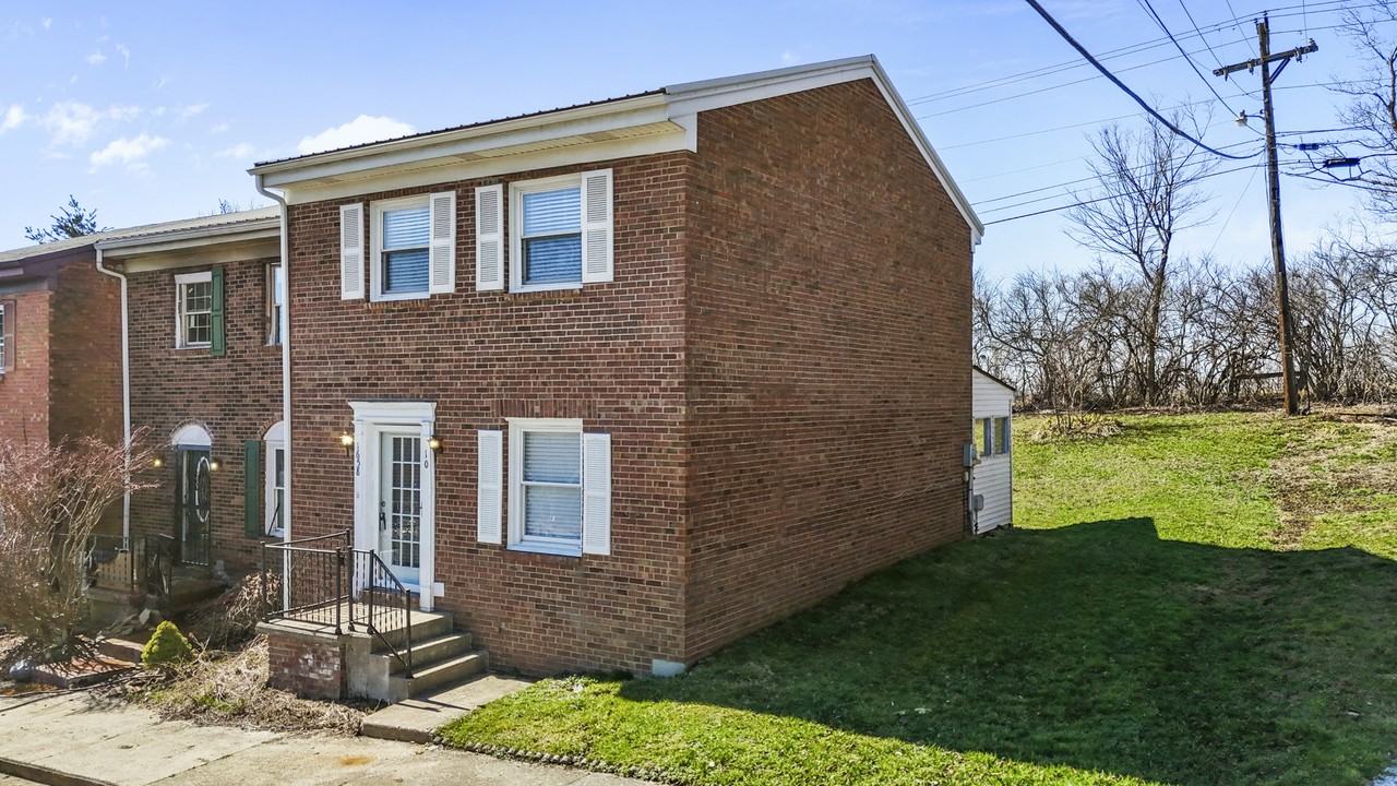 1658 Foxhaven Dr #10 - Photo 2 of 27