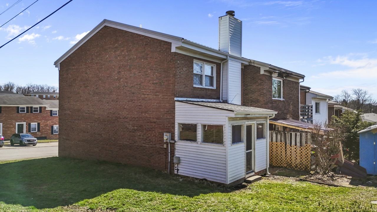 1658 Foxhaven Dr #10 - Photo 4 of 27