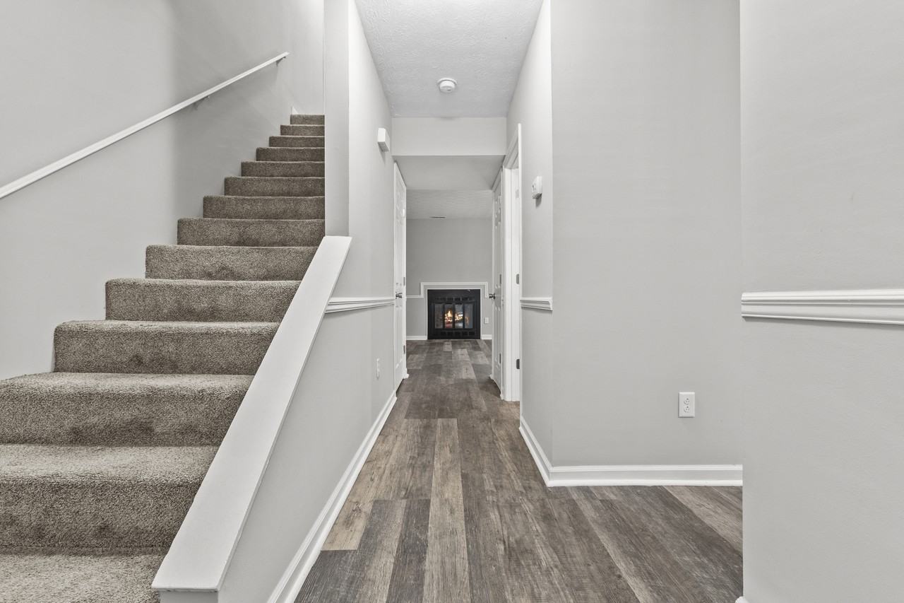 1658 Foxhaven Dr #10 - Photo 5 of 27