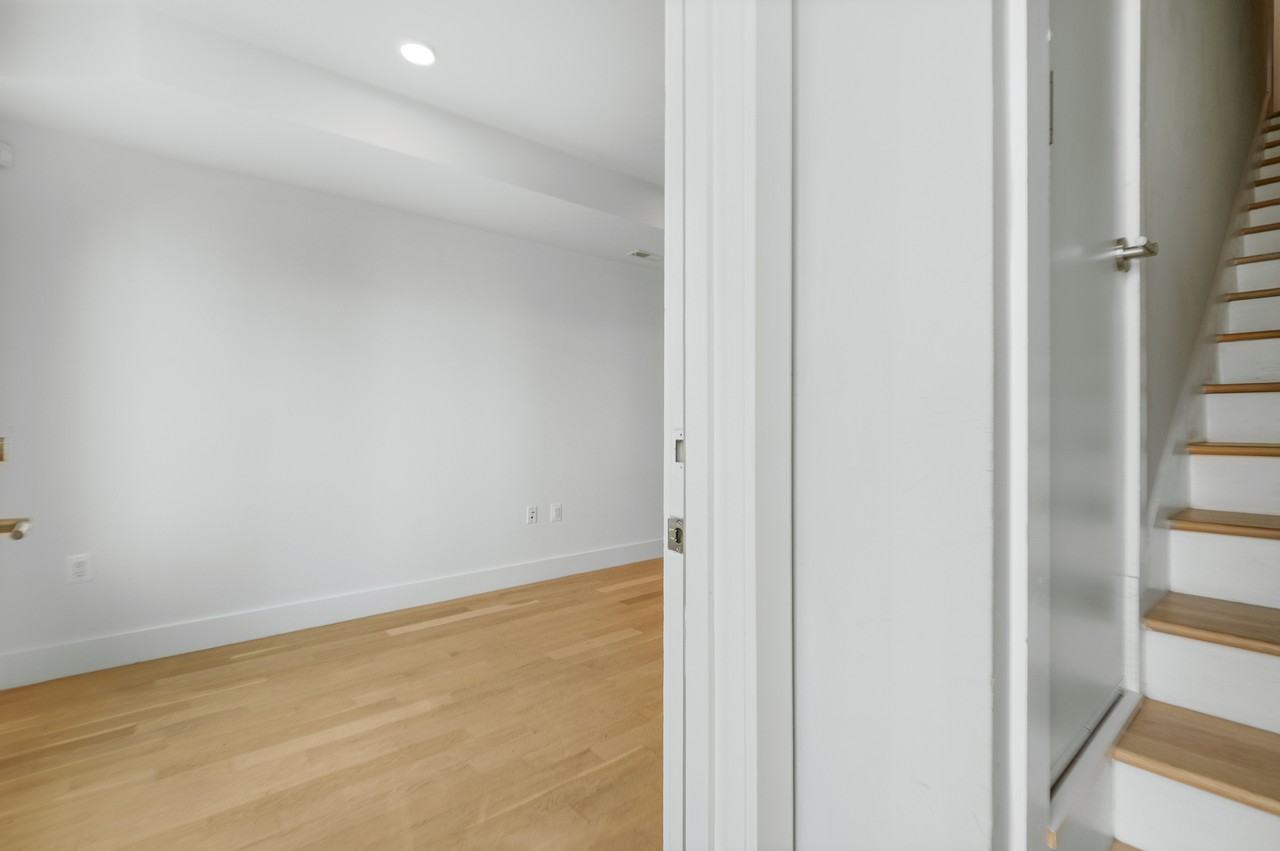 1515 K St Se #2 - Photo 4 of 47