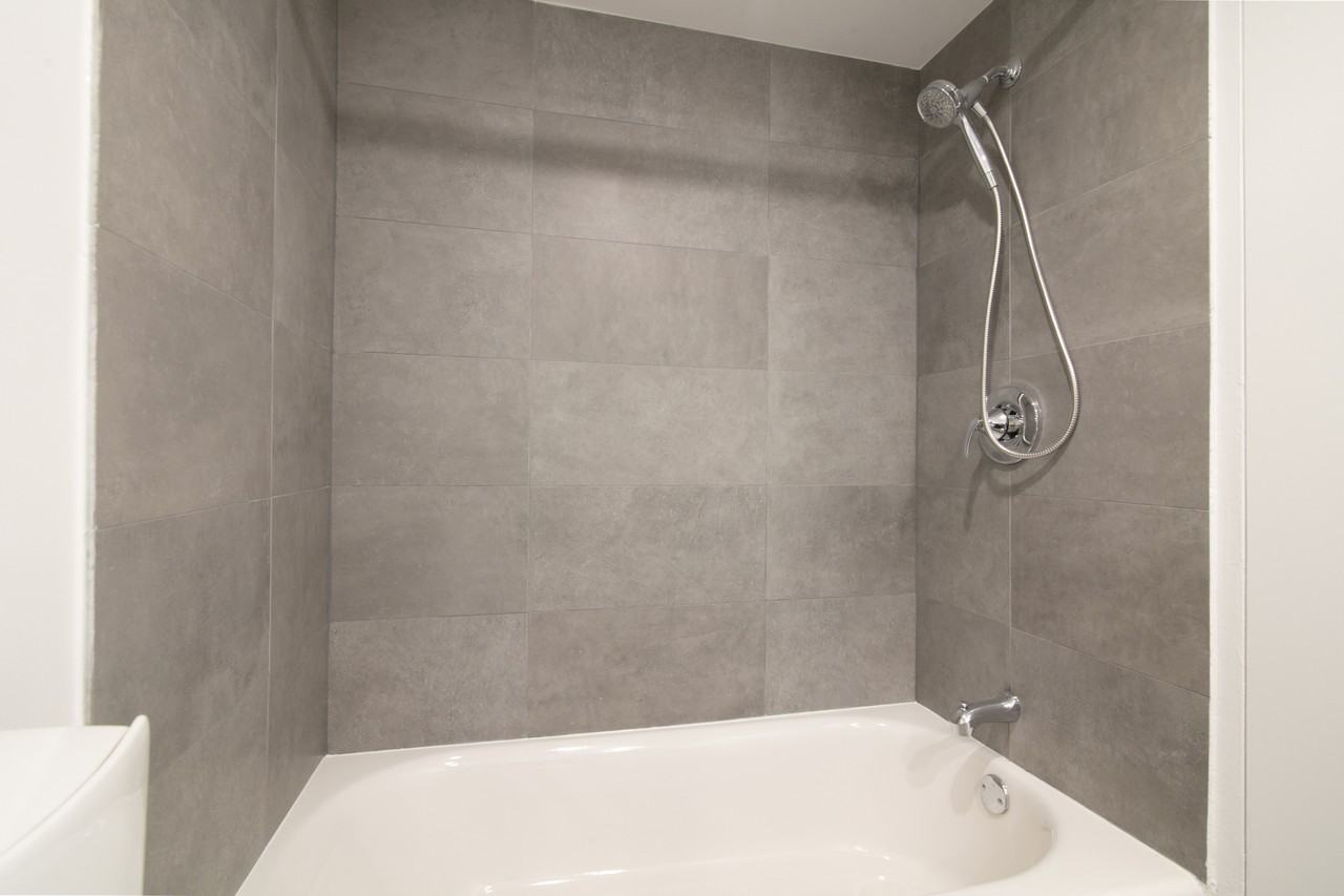 1975 de Maisonneuve - Photo 5 of 50