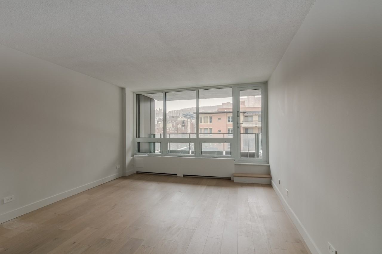 1975 de Maisonneuve - Photo 3 of 50