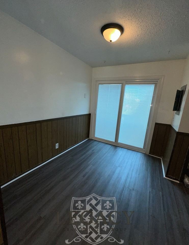1031 Harold Dr #1 - Photo 3 of 24