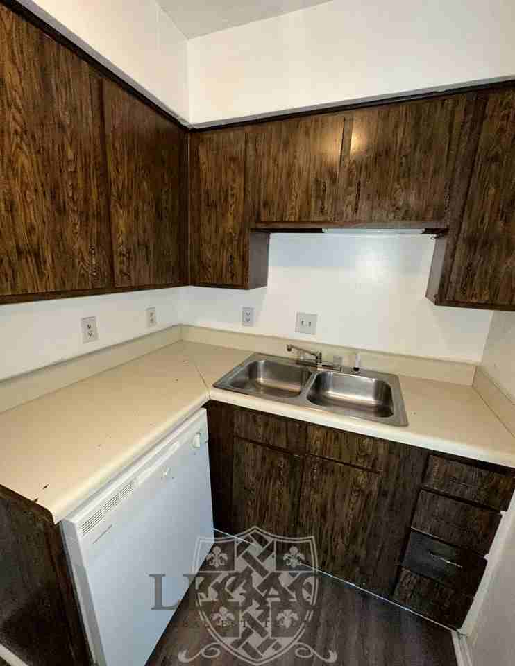 1031 Harold Dr #1 - Photo 4 of 24