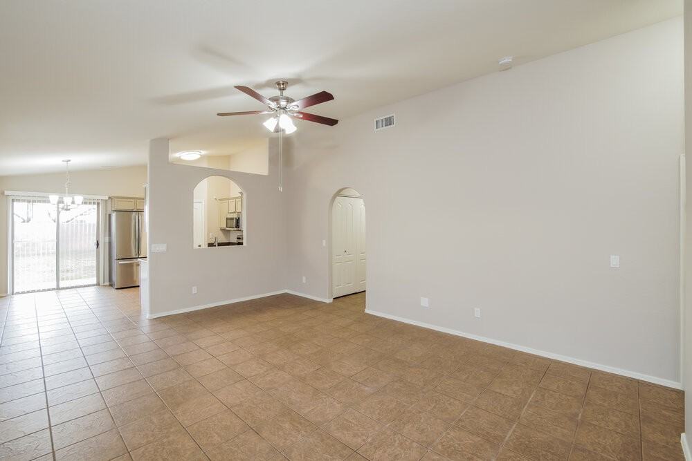 25279 W Parkside Ln S - Photo 4 of 16