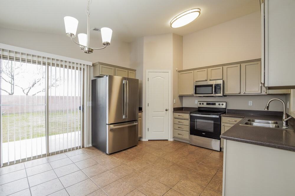 25279 W Parkside Ln S - Photo 7 of 16