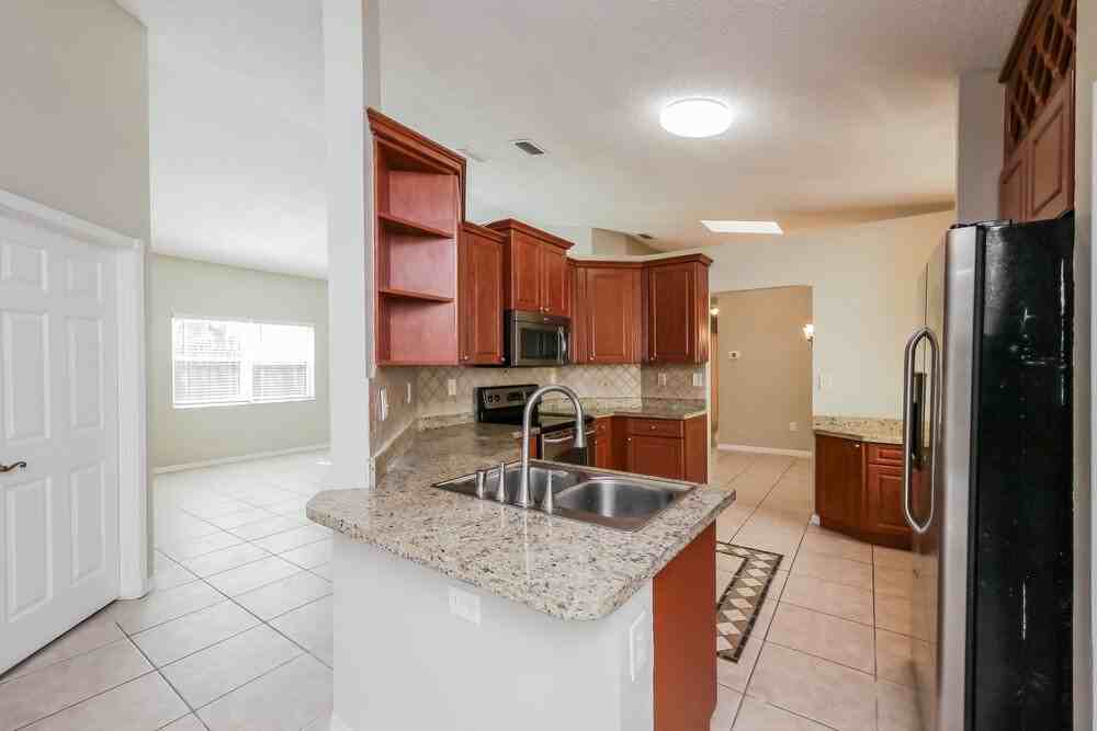 428 Lakeside Cir - Photo 6 of 16