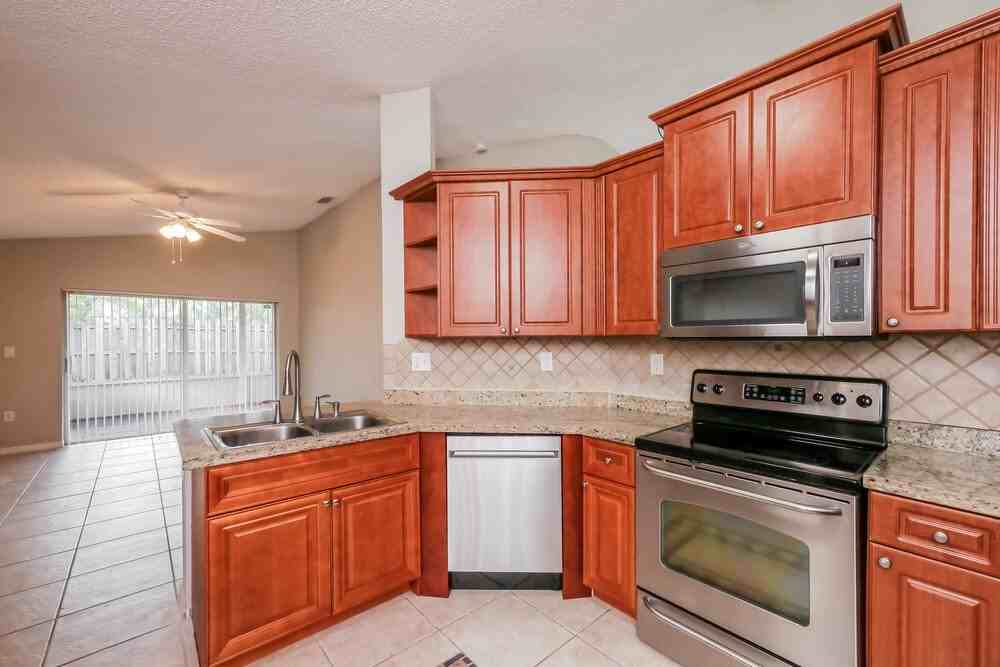 428 Lakeside Cir - Photo 7 of 16