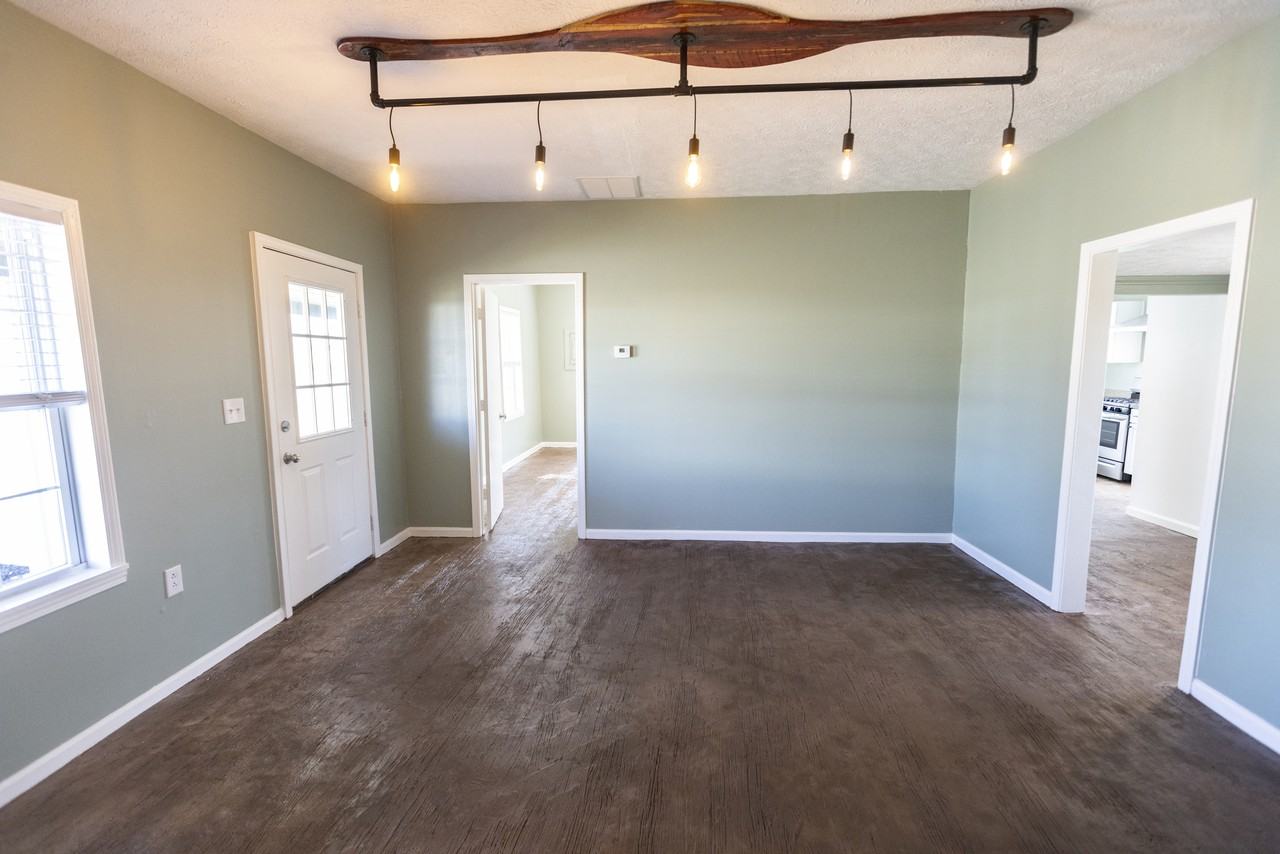 304 Quigley St #1 - Photo 5 of 17