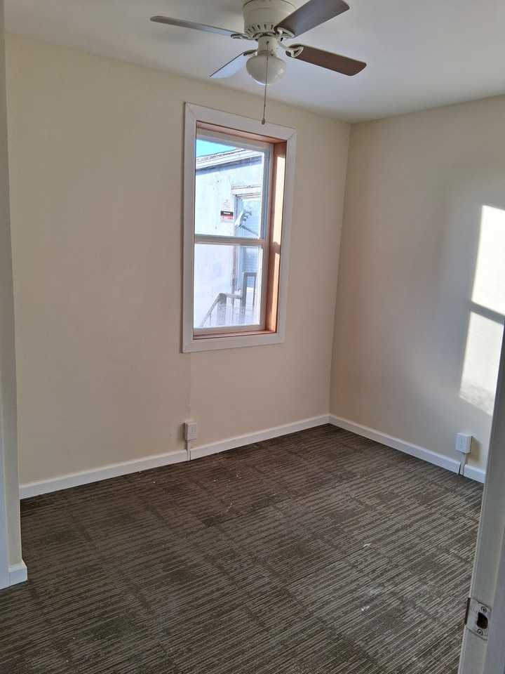 112 S 6th St #3 - Photo 4 of 5