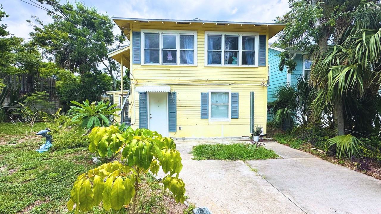 407 Poinsettia Rd #2 - Photo 2 of 12