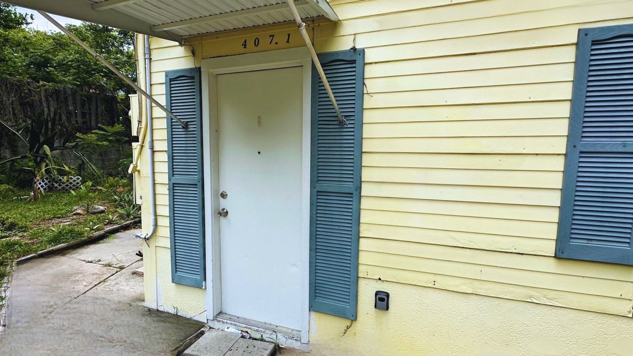 407 Poinsettia Rd #2 - Photo 3 of 12