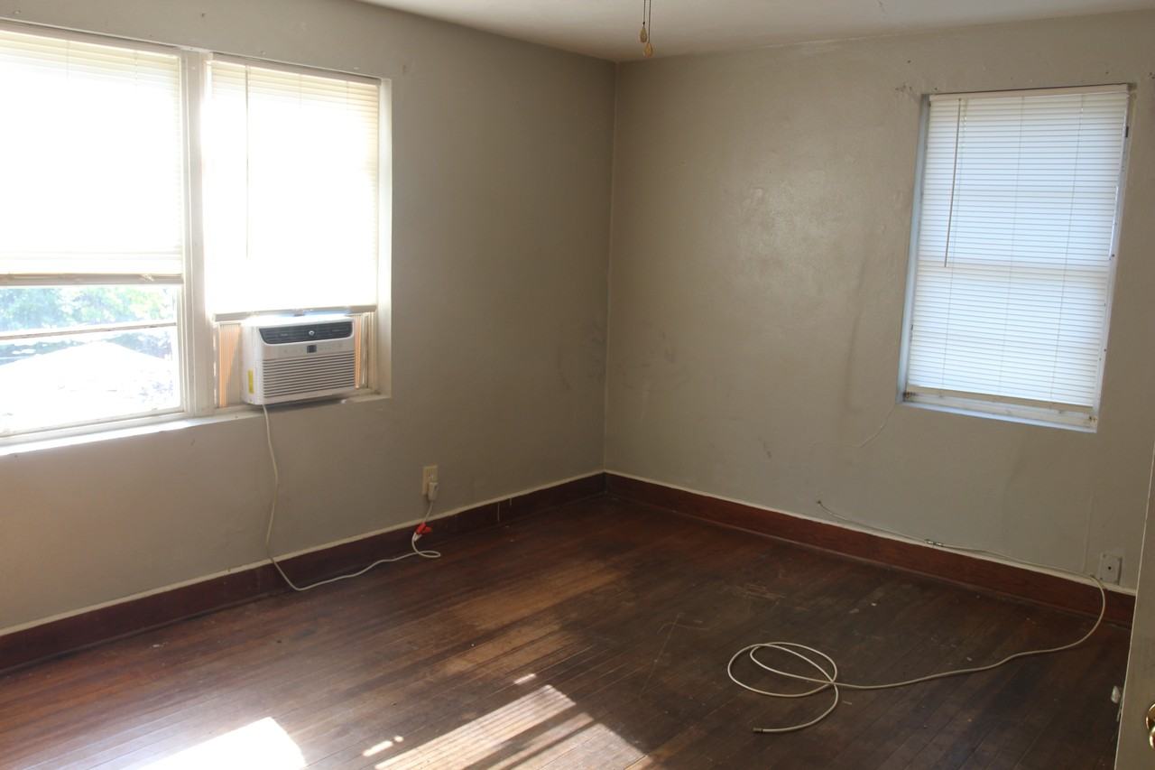 1008 N Mckinley St #4 - Photo 4 of 4