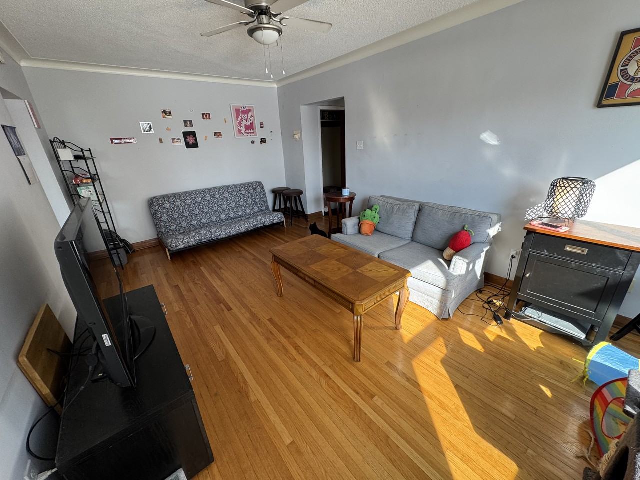 499 Osborne St - Photo 4 of 15