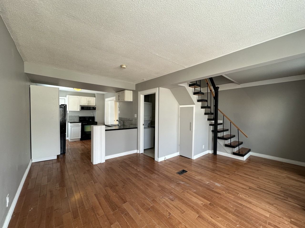 659 Minto St - Photo 2 of 24