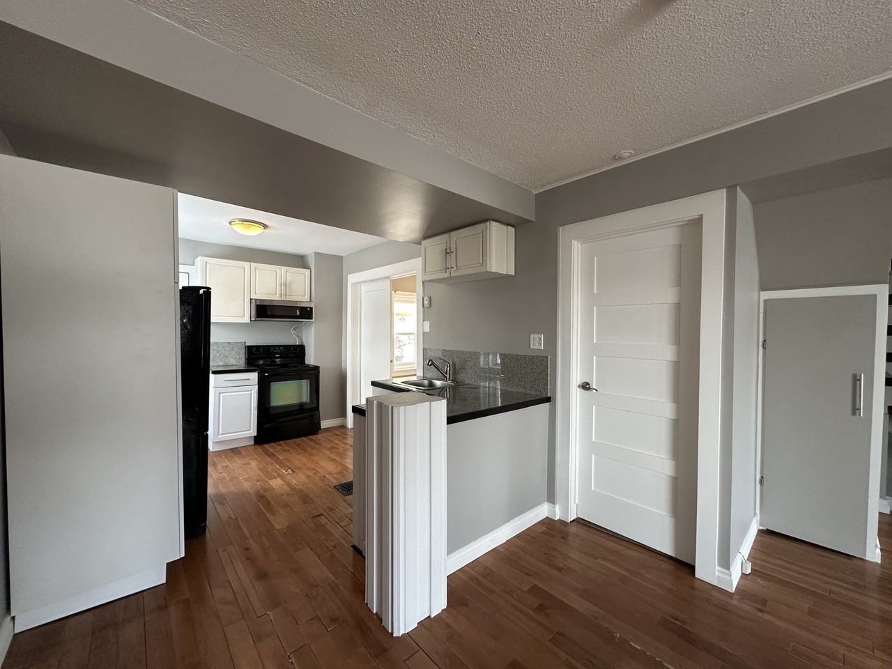 659 Minto St - Photo 6 of 24