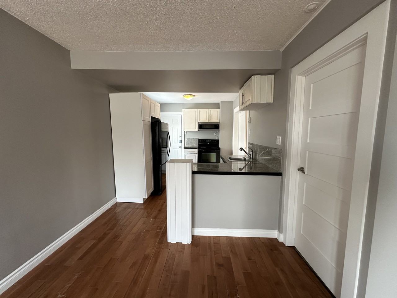 659 Minto St - Photo 7 of 24