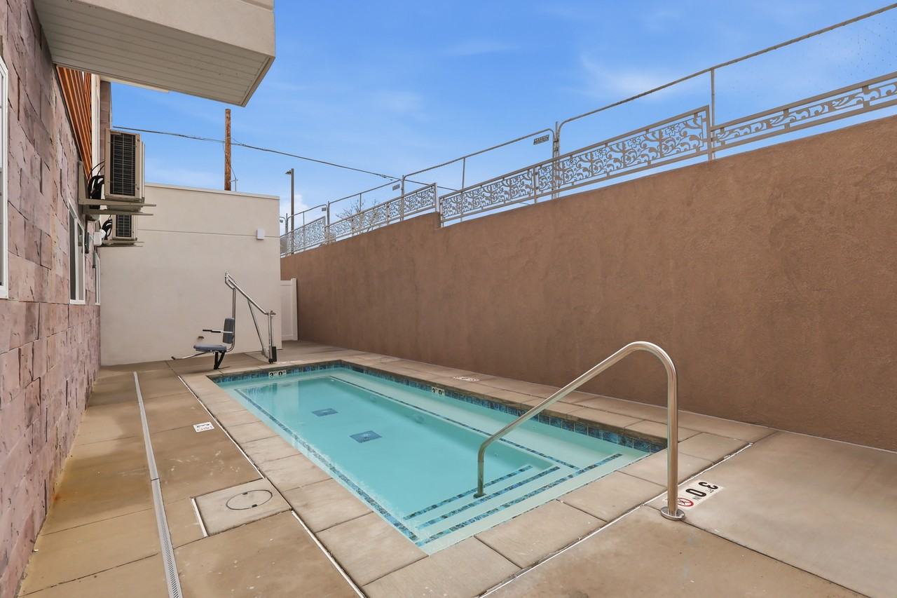 2085 N Main St - Photo 3 of 21