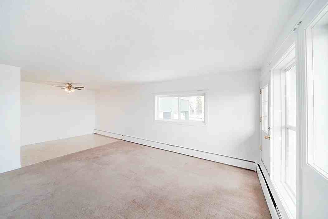 Ciara Manor - Photo 5 of 8