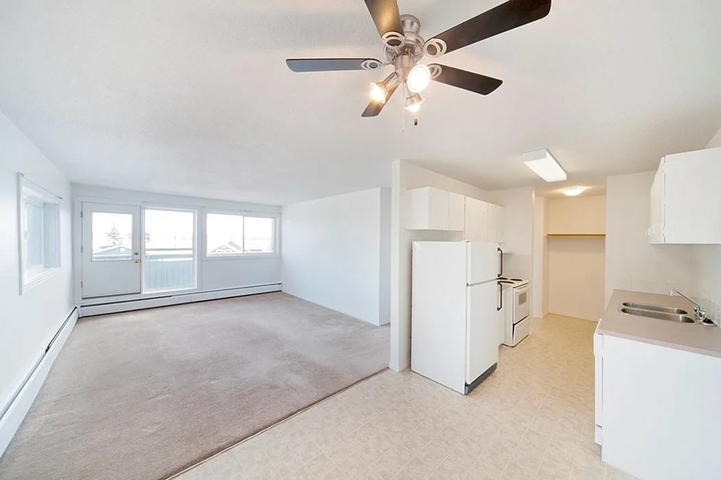 Ciara Manor - Photo 7 of 8