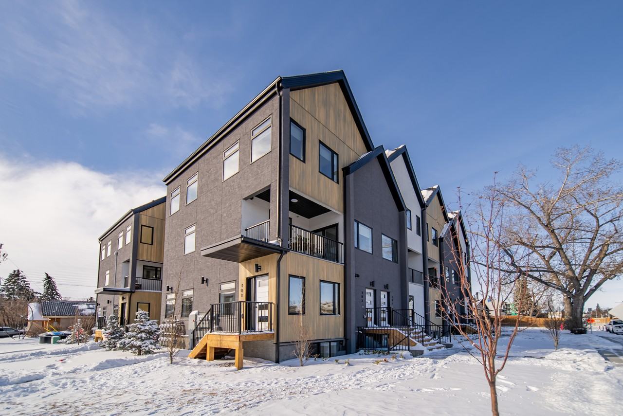 Live at Bow - Photo 3 of 50