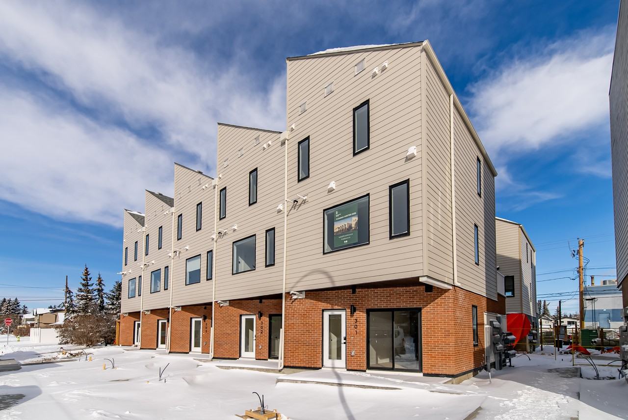 Live at Bow - Photo 4 of 50