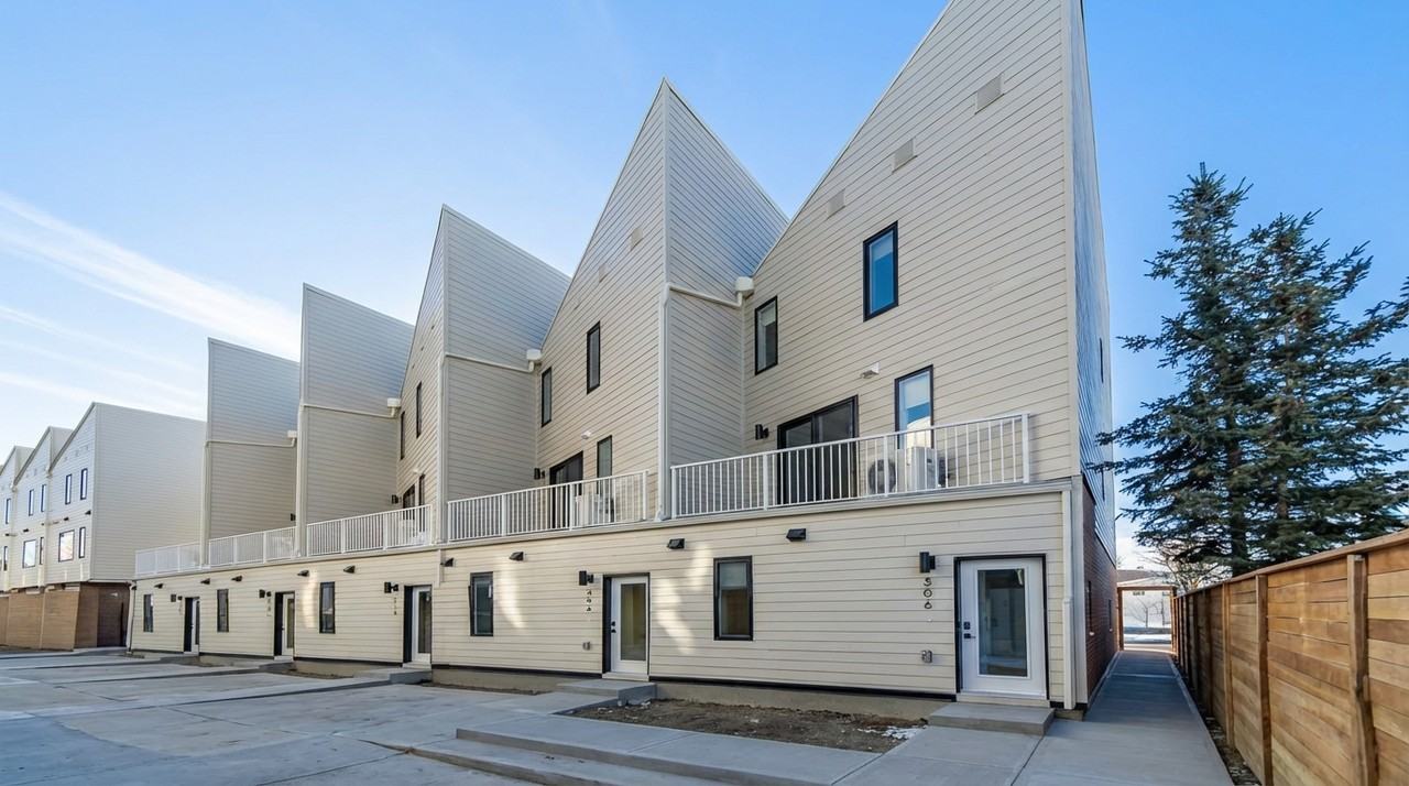 Live at Bow - Photo 5 of 50